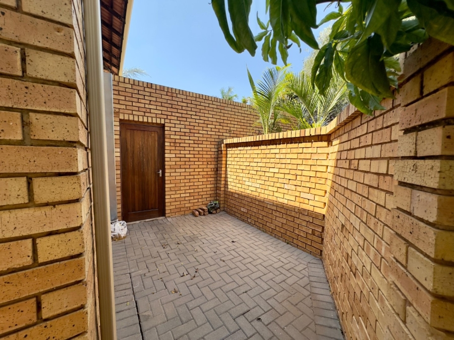 To Let 4 Bedroom Property for Rent in Sinoville Gauteng