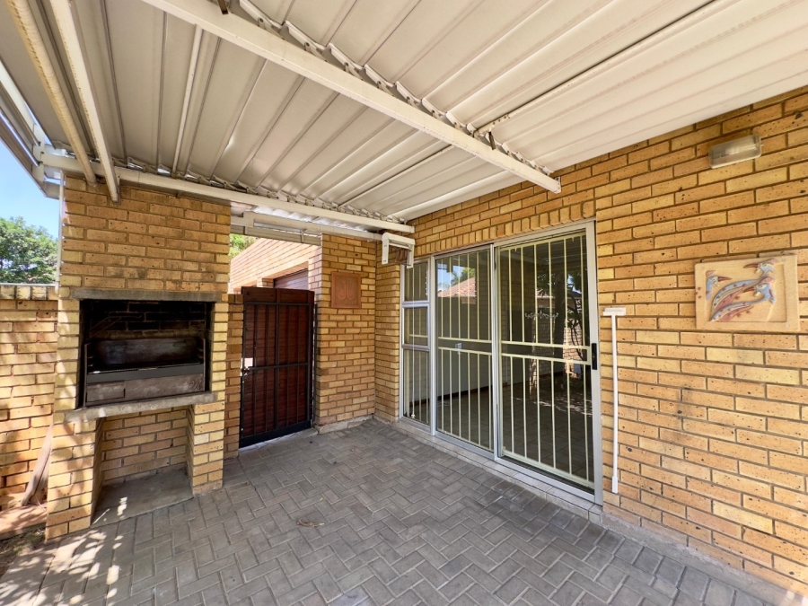 To Let 4 Bedroom Property for Rent in Sinoville Gauteng