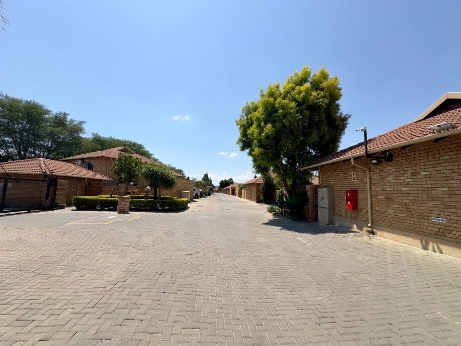 To Let 4 Bedroom Property for Rent in Sinoville Gauteng