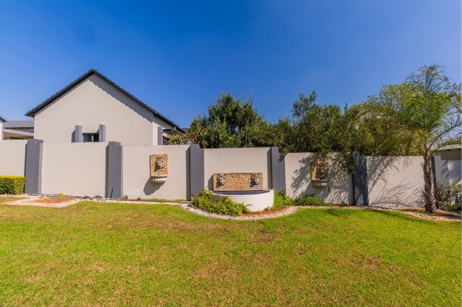 5 Bedroom Property for Sale in Copperleaf Estate Gauteng