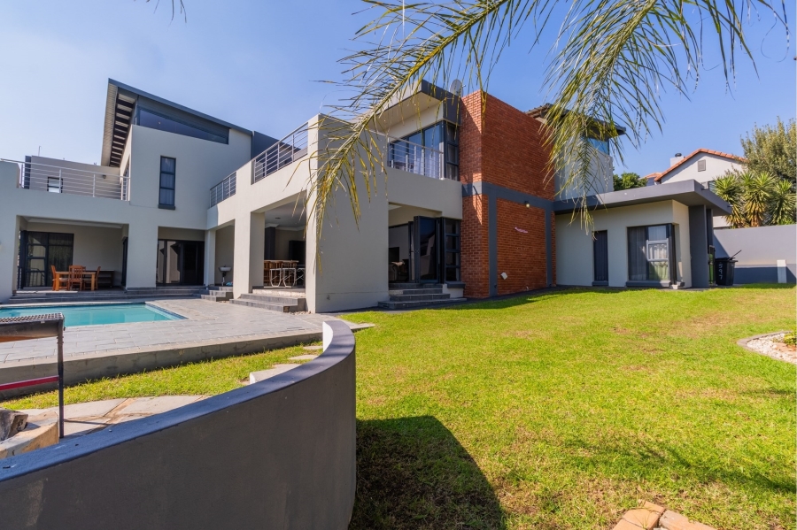 5 Bedroom Property for Sale in Copperleaf Estate Gauteng