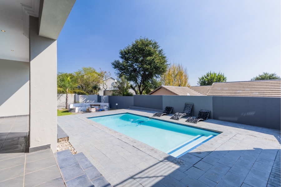 5 Bedroom Property for Sale in Copperleaf Estate Gauteng