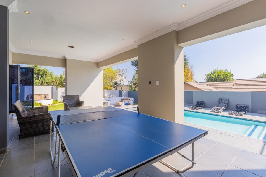 5 Bedroom Property for Sale in Copperleaf Estate Gauteng