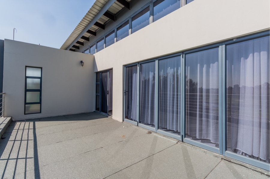 5 Bedroom Property for Sale in Copperleaf Estate Gauteng