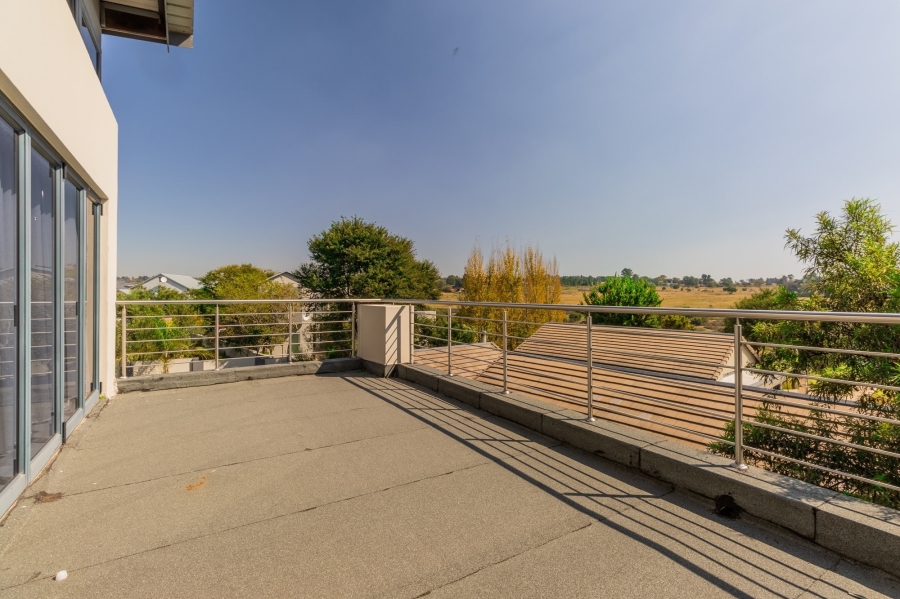 5 Bedroom Property for Sale in Copperleaf Estate Gauteng