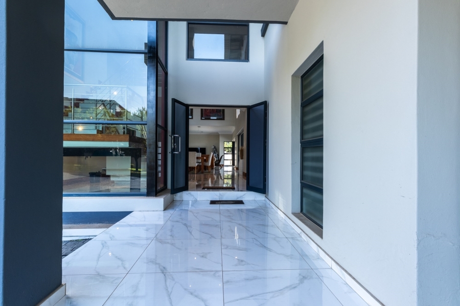 5 Bedroom Property for Sale in Copperleaf Estate Gauteng