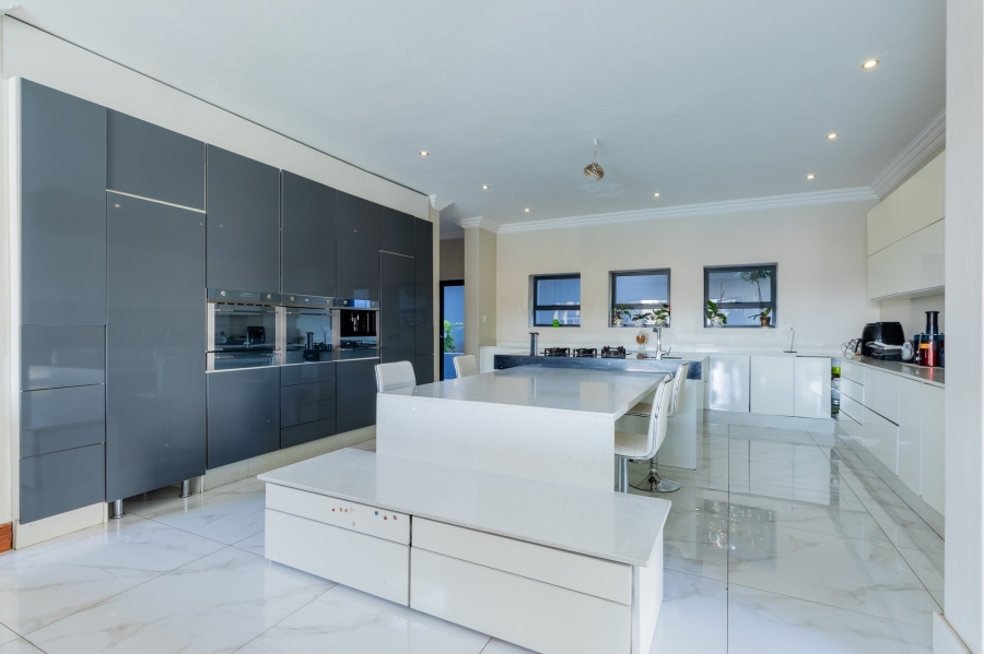 5 Bedroom Property for Sale in Copperleaf Estate Gauteng