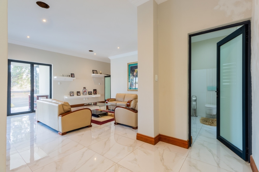5 Bedroom Property for Sale in Copperleaf Estate Gauteng