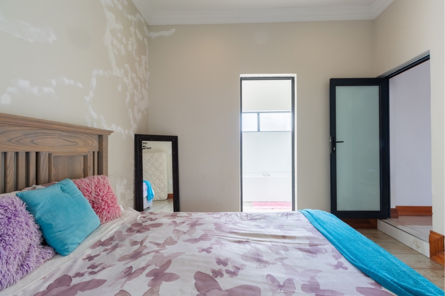 5 Bedroom Property for Sale in Copperleaf Estate Gauteng