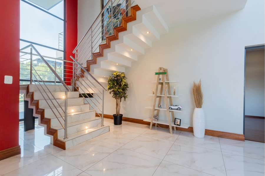 5 Bedroom Property for Sale in Copperleaf Estate Gauteng