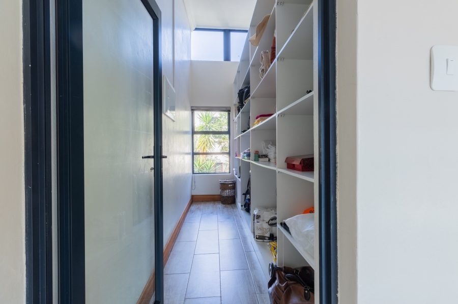 5 Bedroom Property for Sale in Copperleaf Estate Gauteng