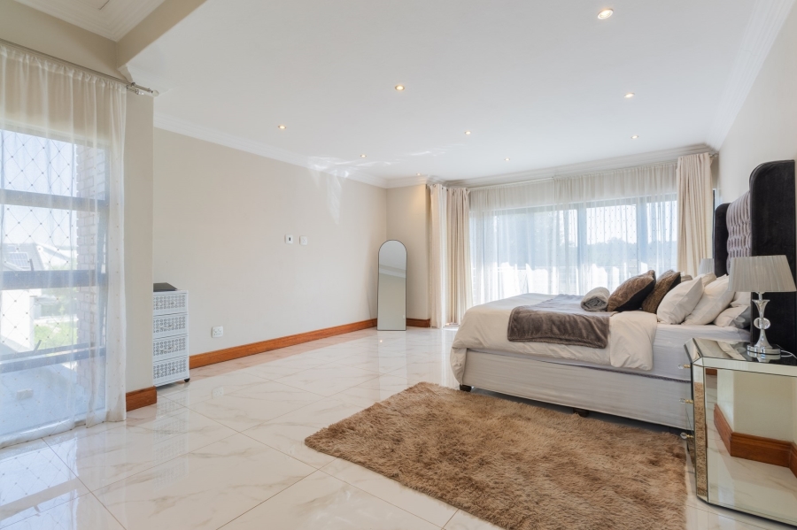 5 Bedroom Property for Sale in Copperleaf Estate Gauteng