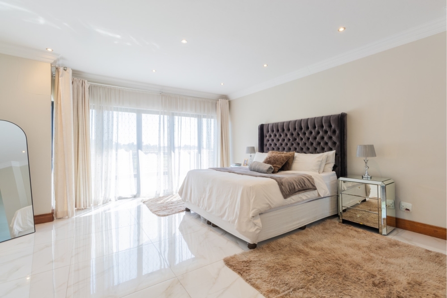 5 Bedroom Property for Sale in Copperleaf Estate Gauteng