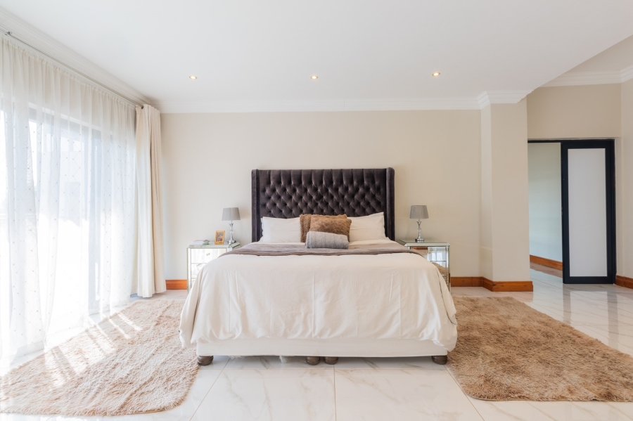 5 Bedroom Property for Sale in Copperleaf Estate Gauteng