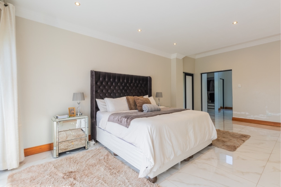 5 Bedroom Property for Sale in Copperleaf Estate Gauteng