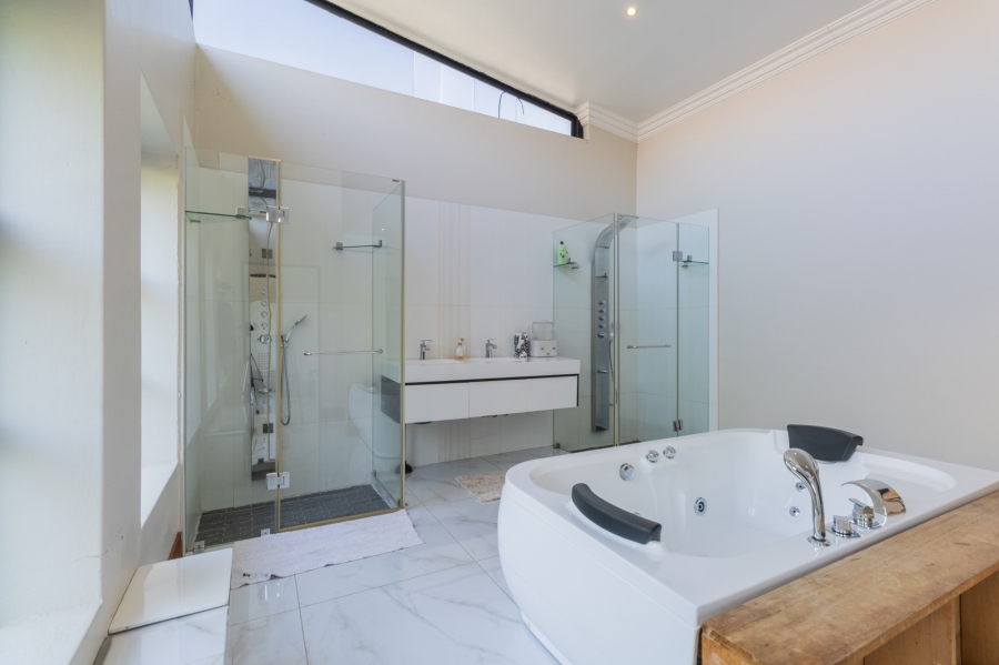 5 Bedroom Property for Sale in Copperleaf Estate Gauteng