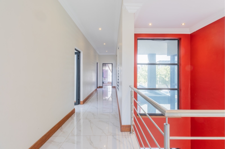 5 Bedroom Property for Sale in Copperleaf Estate Gauteng