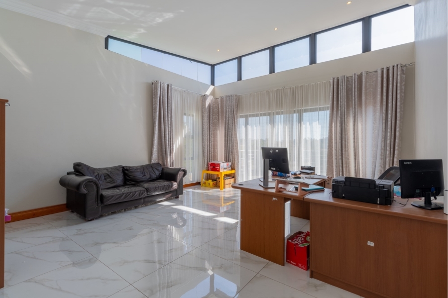 5 Bedroom Property for Sale in Copperleaf Estate Gauteng