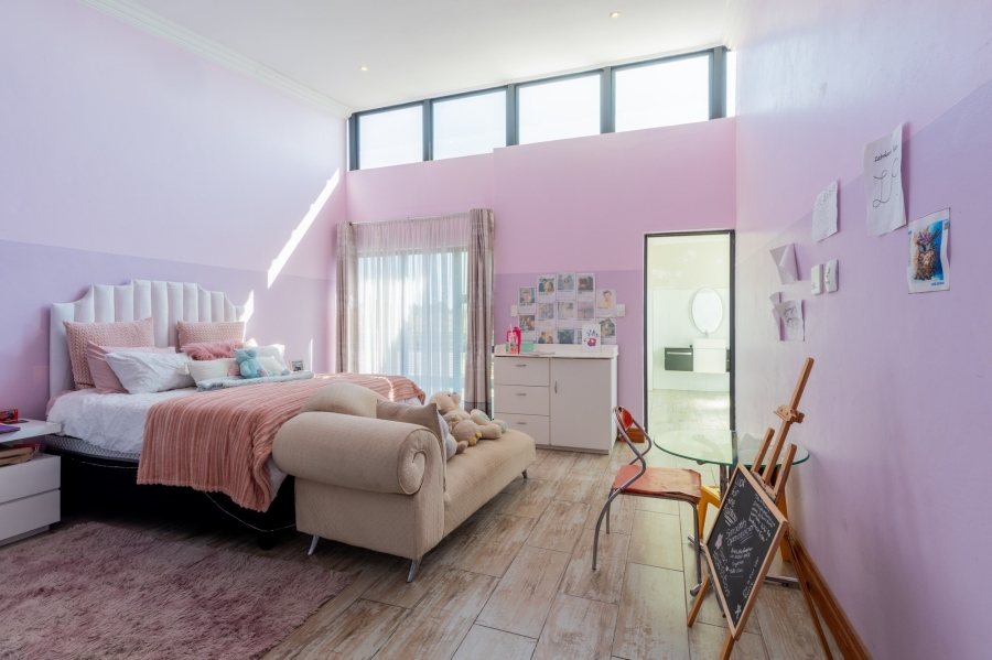 5 Bedroom Property for Sale in Copperleaf Estate Gauteng