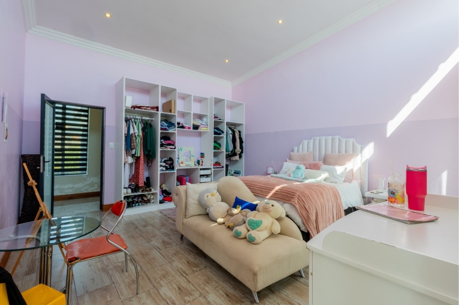5 Bedroom Property for Sale in Copperleaf Estate Gauteng