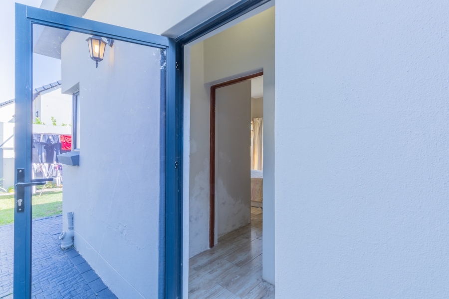 5 Bedroom Property for Sale in Copperleaf Estate Gauteng