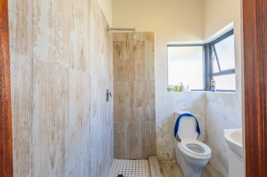 5 Bedroom Property for Sale in Copperleaf Estate Gauteng
