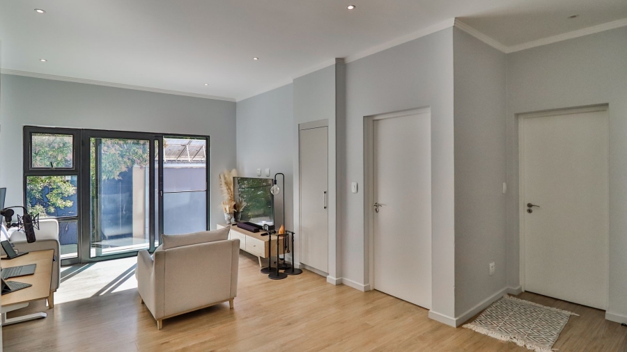 1 Bedroom Property for Sale in Rosebank Gauteng