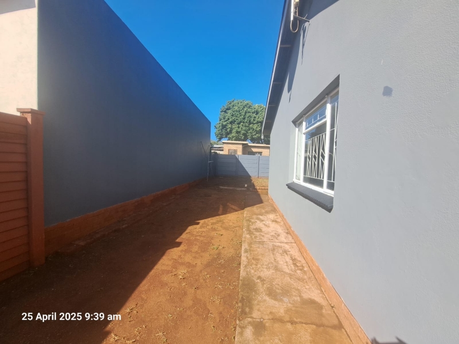 To Let 1 Bedroom Property for Rent in Sinoville Gauteng