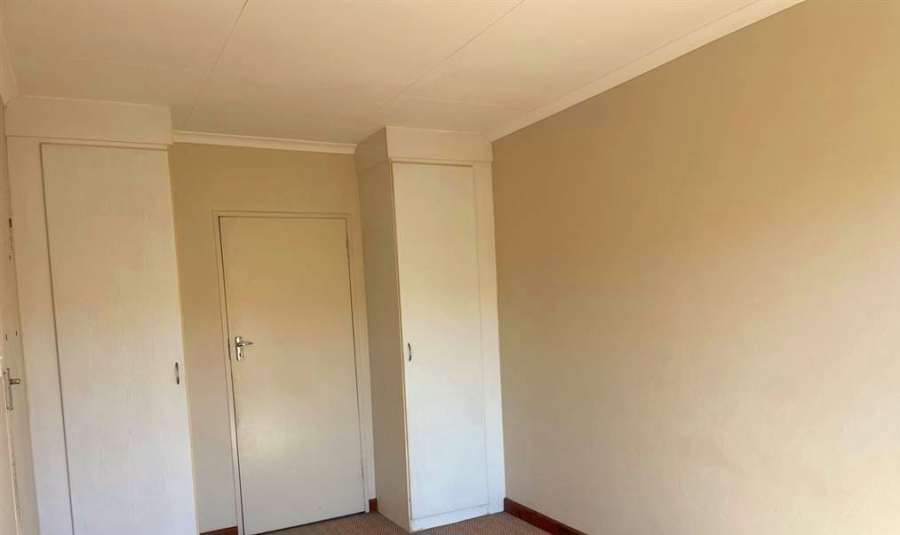 1 Bedroom Property for Sale in Newmark Estate Gauteng
