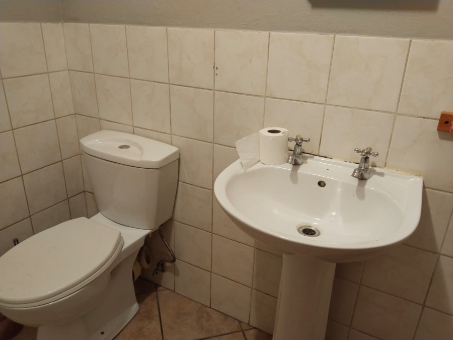1 Bedroom Property for Sale in Newmark Estate Gauteng
