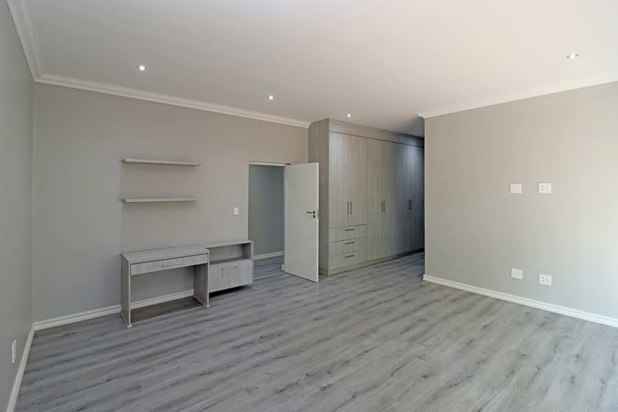 4 Bedroom Property for Sale in Randjesfontein A H Gauteng
