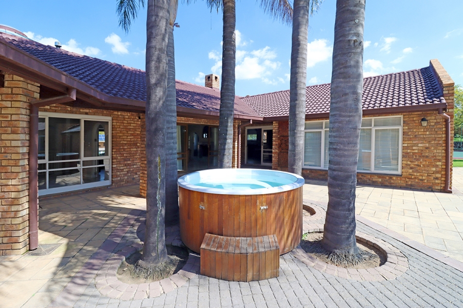 4 Bedroom Property for Sale in Randjesfontein A H Gauteng