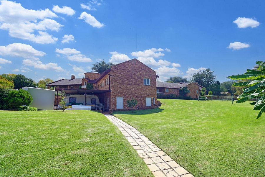 4 Bedroom Property for Sale in Randjesfontein A H Gauteng