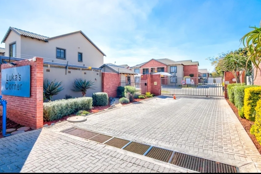 To Let 2 Bedroom Property for Rent in Birchleigh Gauteng