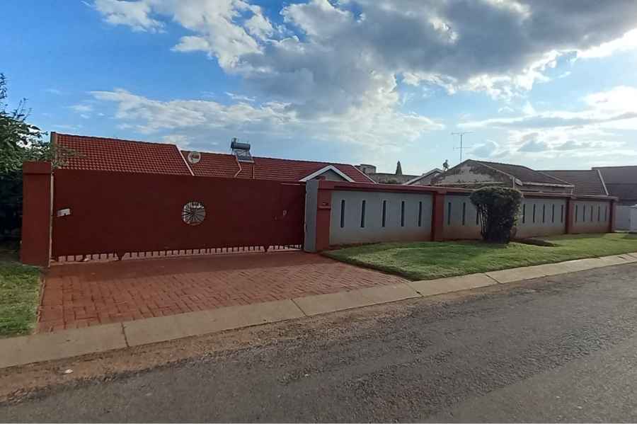 3 Bedroom Property for Sale in Lenasia South Gauteng