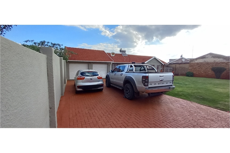 3 Bedroom Property for Sale in Lenasia South Gauteng