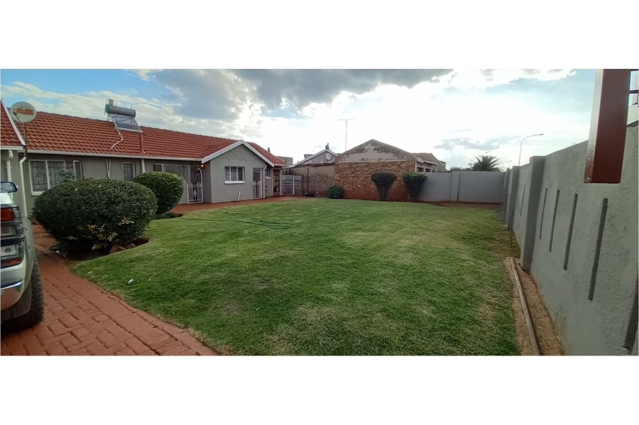 3 Bedroom Property for Sale in Lenasia South Gauteng