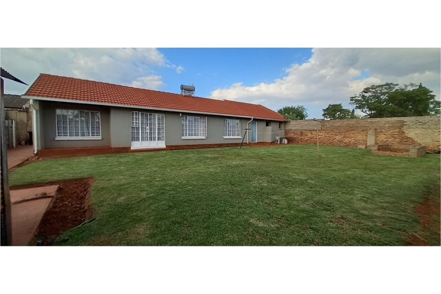 3 Bedroom Property for Sale in Lenasia South Gauteng