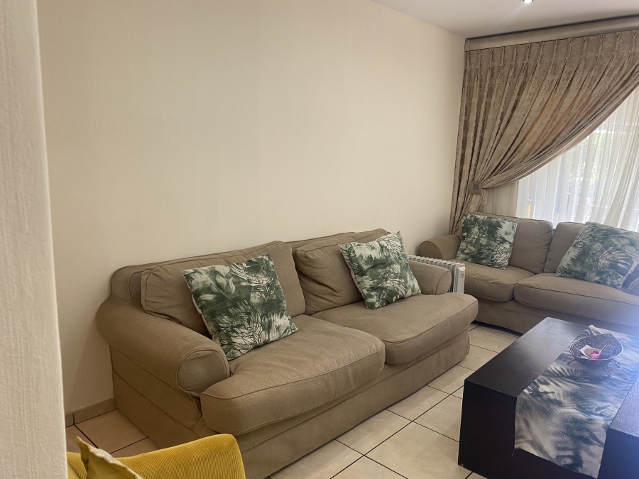 3 Bedroom Property for Sale in Mulbarton Gauteng