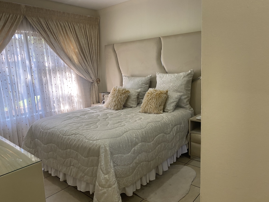 3 Bedroom Property for Sale in Mulbarton Gauteng