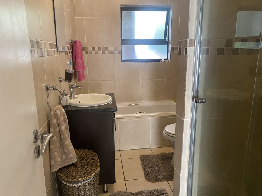 3 Bedroom Property for Sale in Mulbarton Gauteng