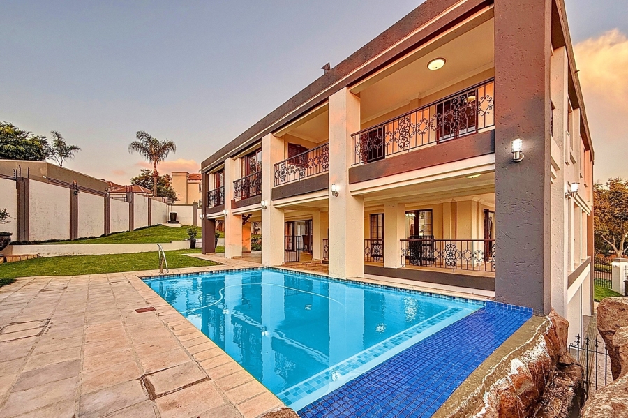 5 Bedroom Property for Sale in Faerie Glen Gauteng
