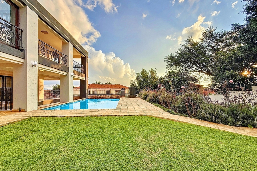 5 Bedroom Property for Sale in Faerie Glen Gauteng