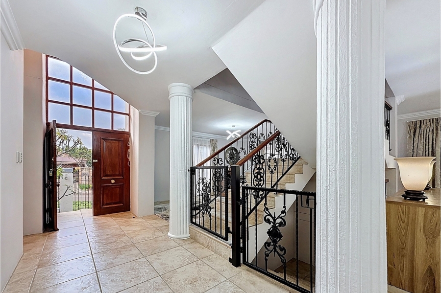 5 Bedroom Property for Sale in Faerie Glen Gauteng