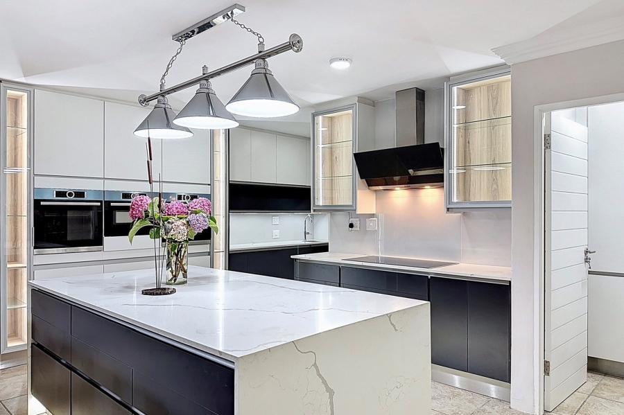 5 Bedroom Property for Sale in Faerie Glen Gauteng