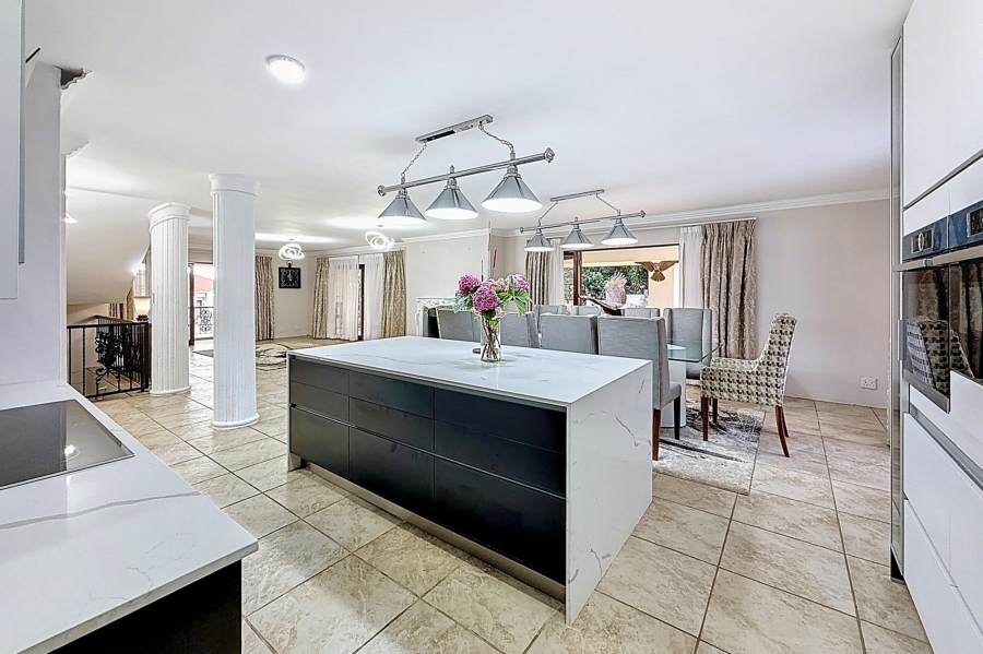 5 Bedroom Property for Sale in Faerie Glen Gauteng