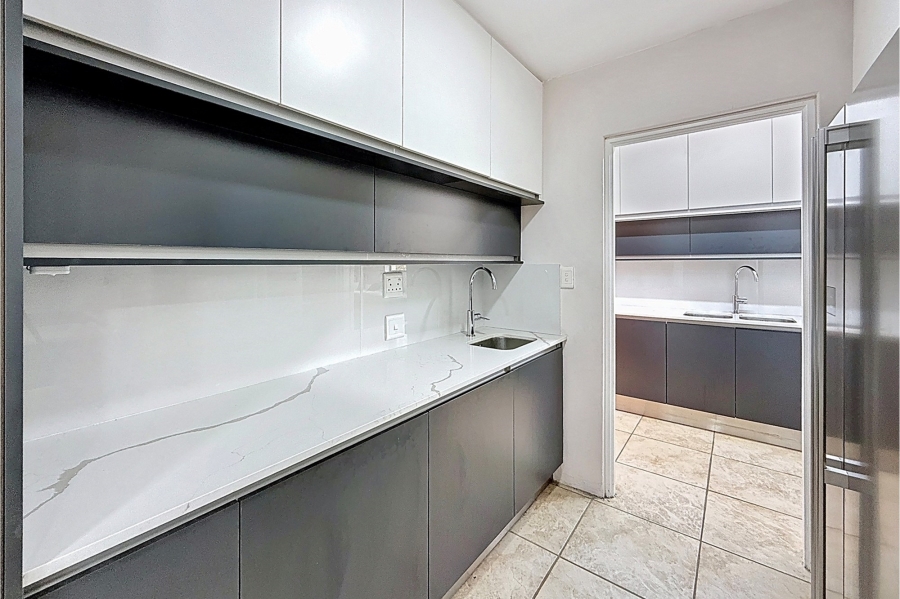 5 Bedroom Property for Sale in Faerie Glen Gauteng