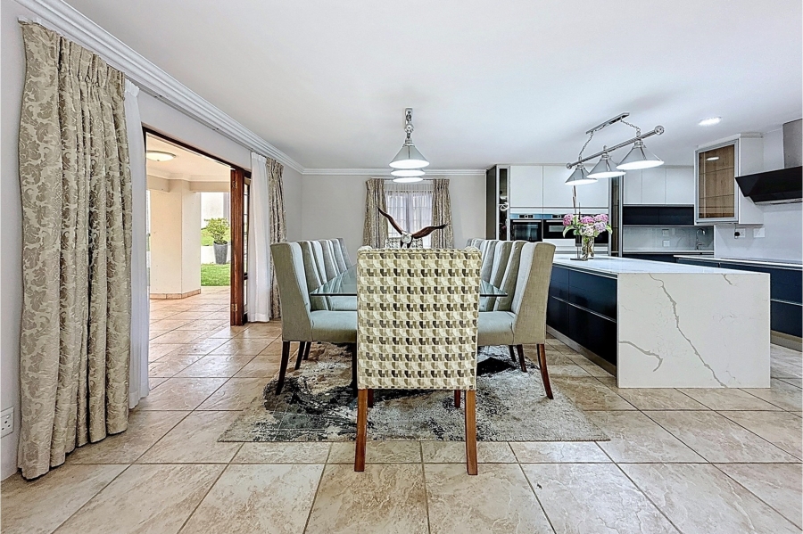 5 Bedroom Property for Sale in Faerie Glen Gauteng