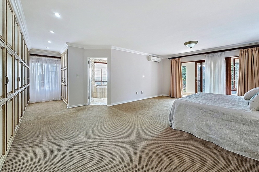 5 Bedroom Property for Sale in Faerie Glen Gauteng