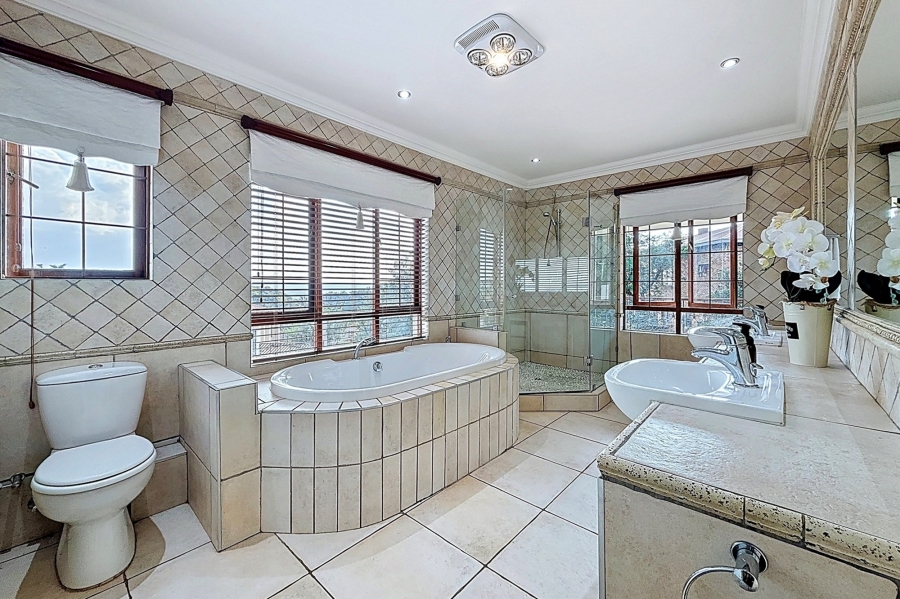 5 Bedroom Property for Sale in Faerie Glen Gauteng